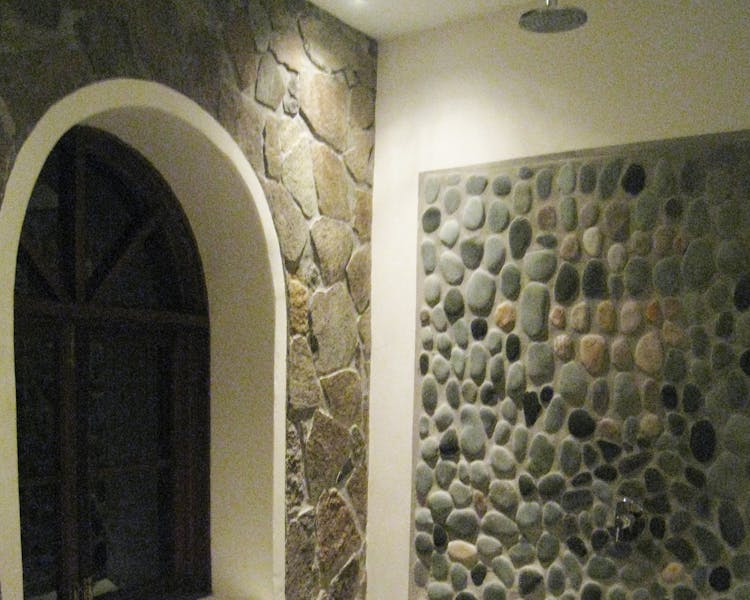 Ensuite Bathrooms With Spectacular Pebbles