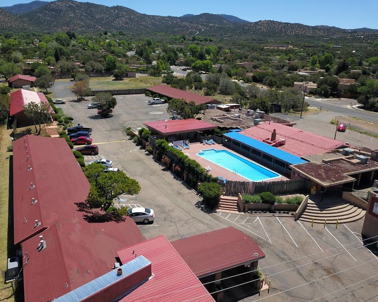 aerial picture of Pecos Trail Inn
