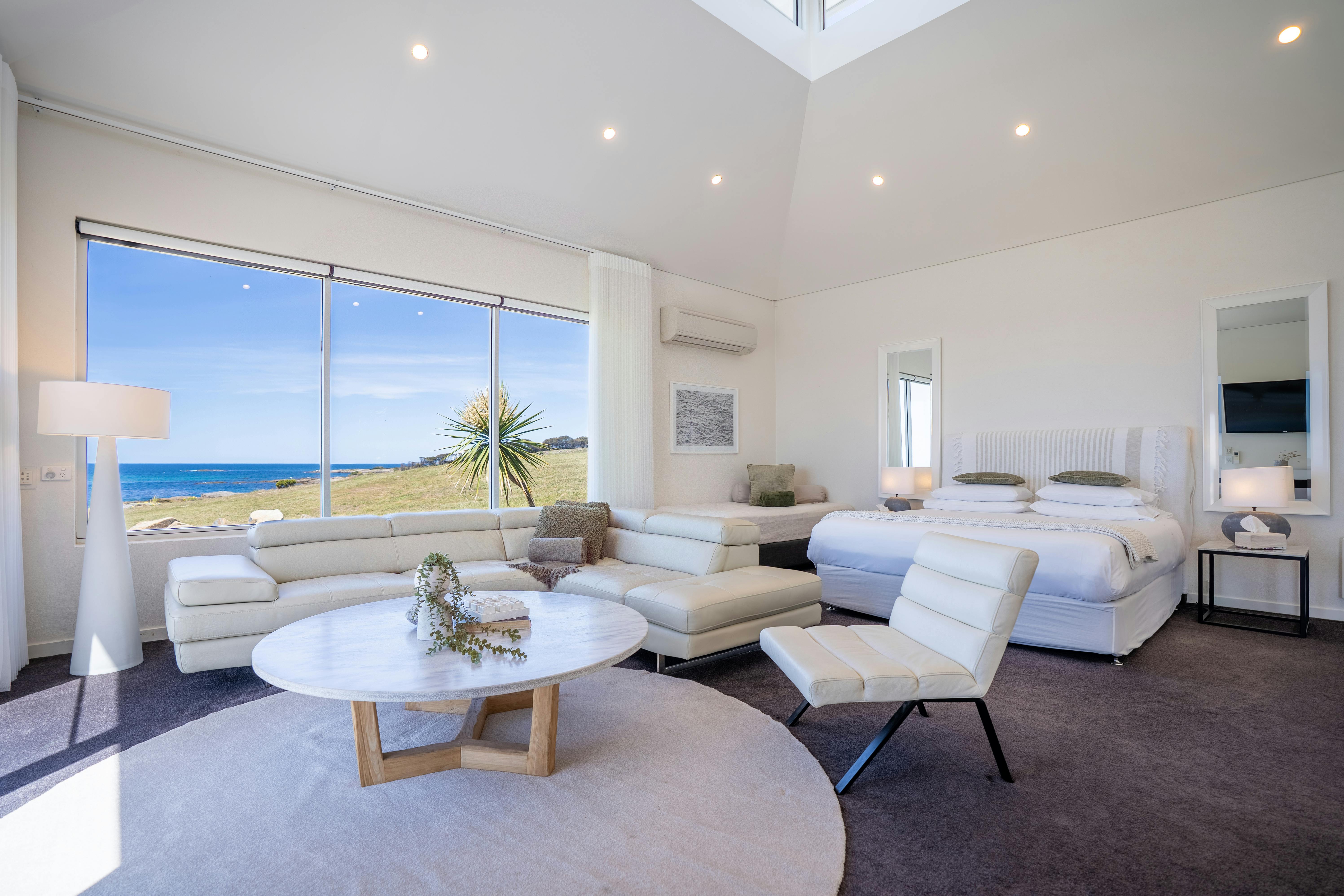 LUXURY SPA VILLA with Private Whirlpool & Sauna | Saltwater Sunrise