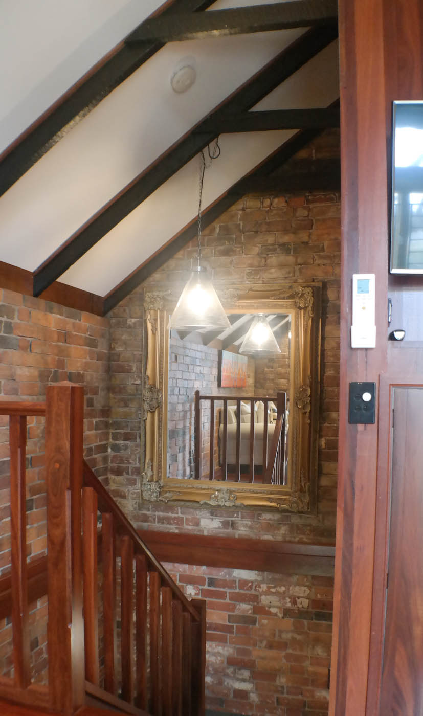 Stables Apartment gold mirrorr, Bon Accord B&B in Sale, Gippsland.