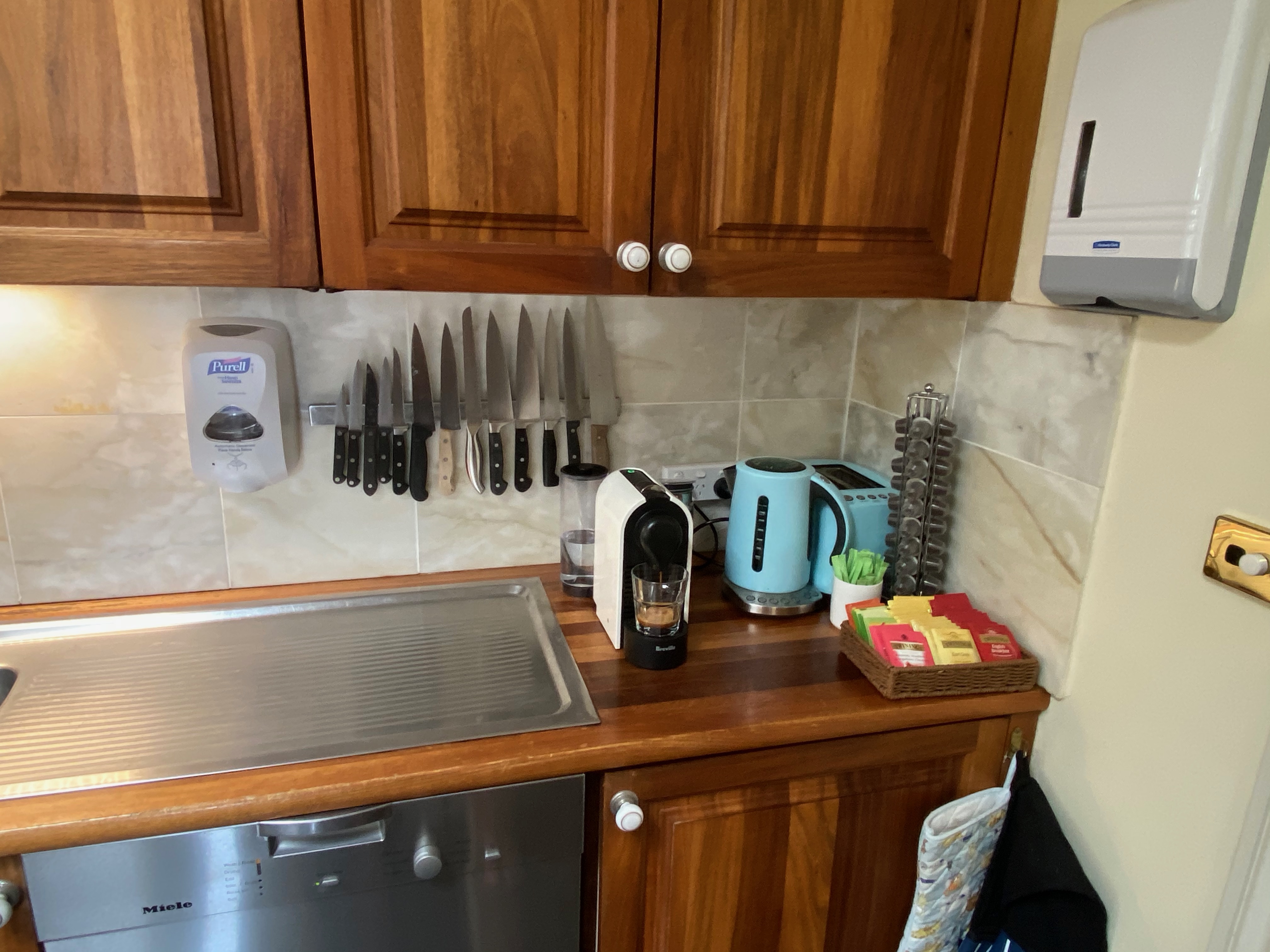 Homestead kitchen - tea and coffee.