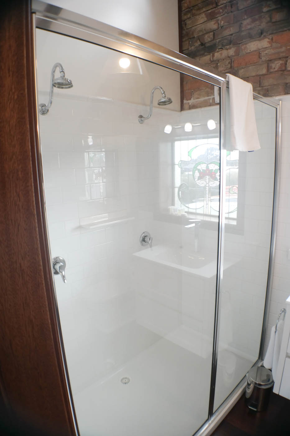 Stables Apartment double shower, Bon Accord B&B in Sale, Gippsland.
