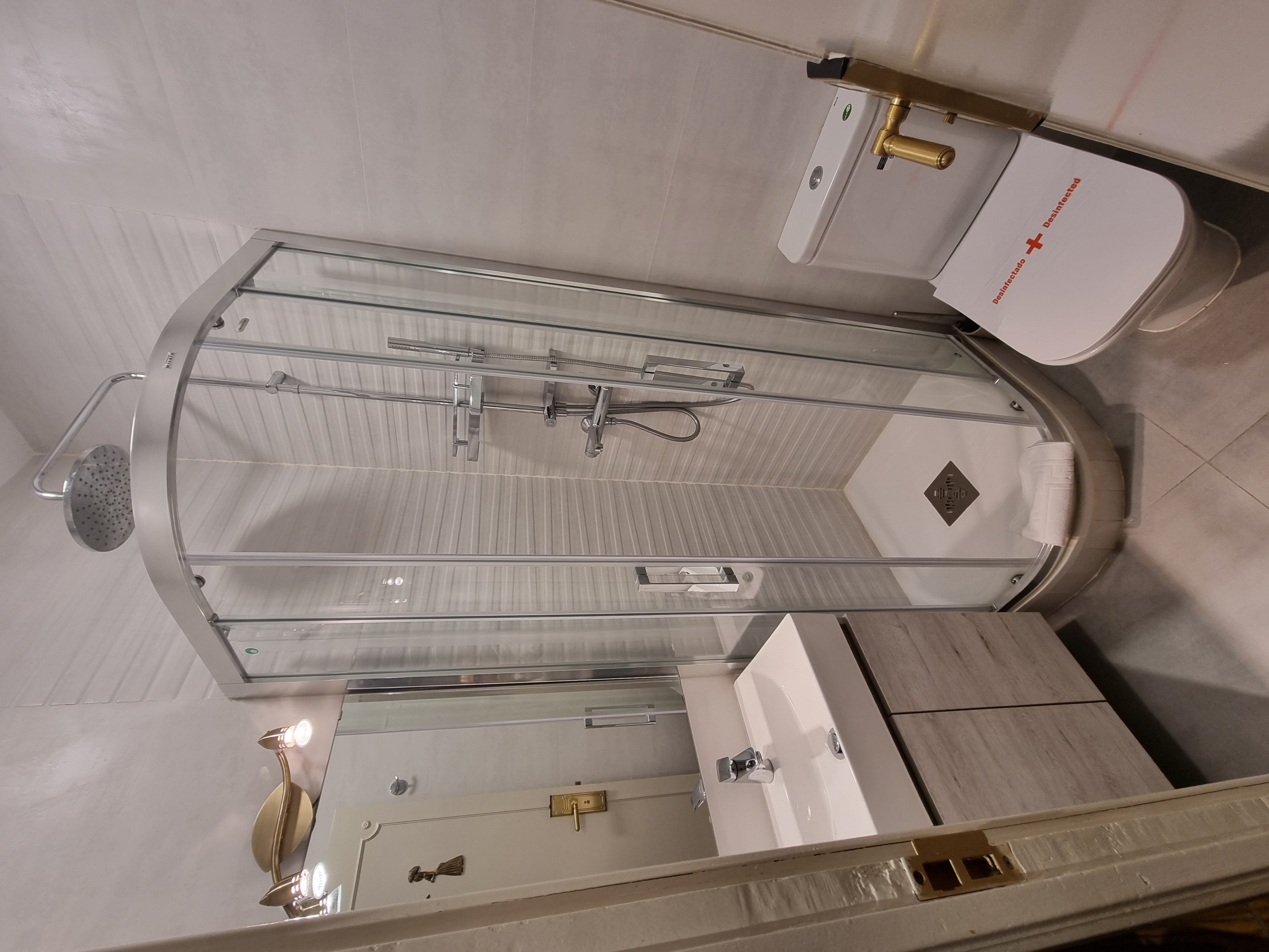 Baño compartido para individual sin baño