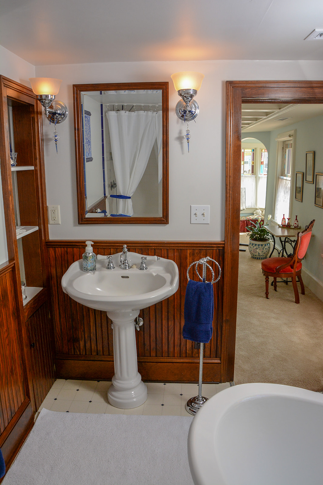Bathroom in the Towers Room.