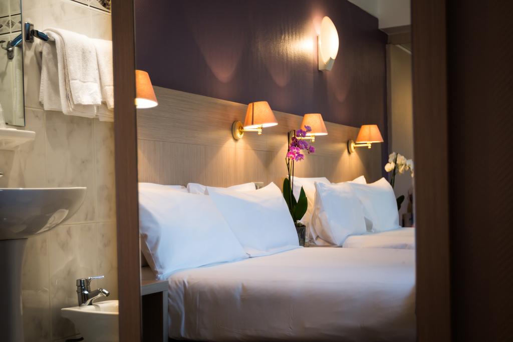 QUALITY HOTEL CHRISTINA LOURDES CHAMBRE QUADRUPLE FAMILIALE