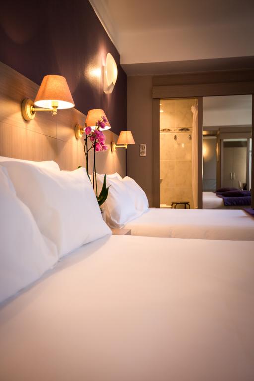 QUALITY HOTEL CHRISTINA LOURDES CHAMBRE QUADRUPLE FAMILIALE