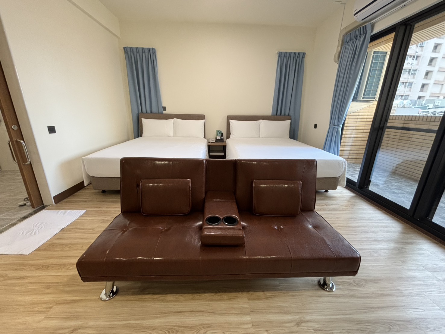 Deluxe Double Twin Room | Water Woods Inn