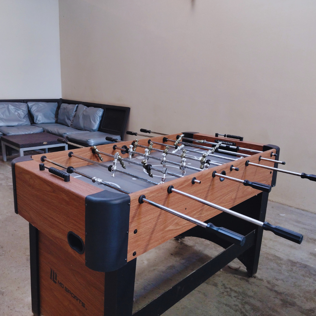 Área común-mesa de futbolito