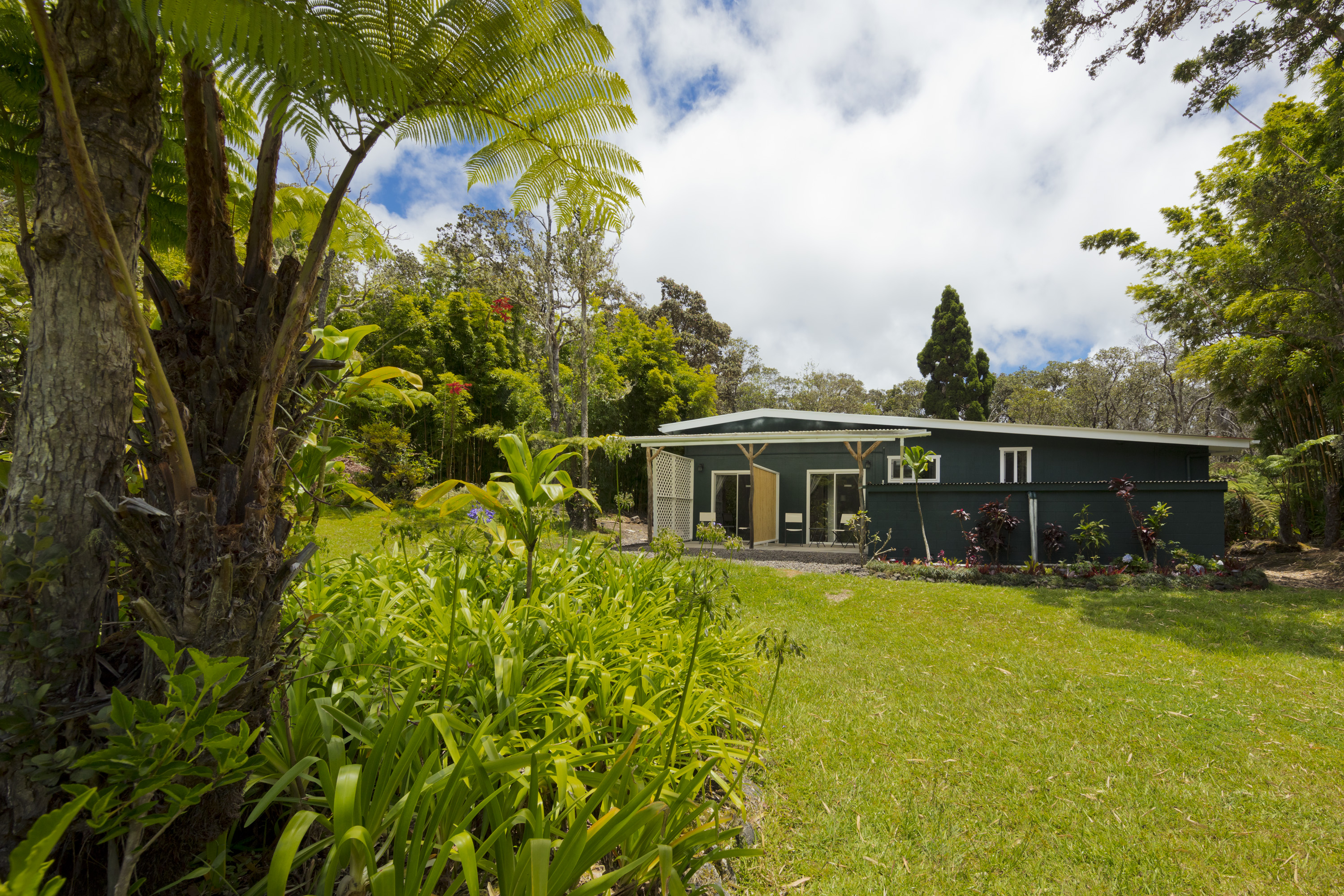 Hale 'Ohu garden and park right outside the rooms