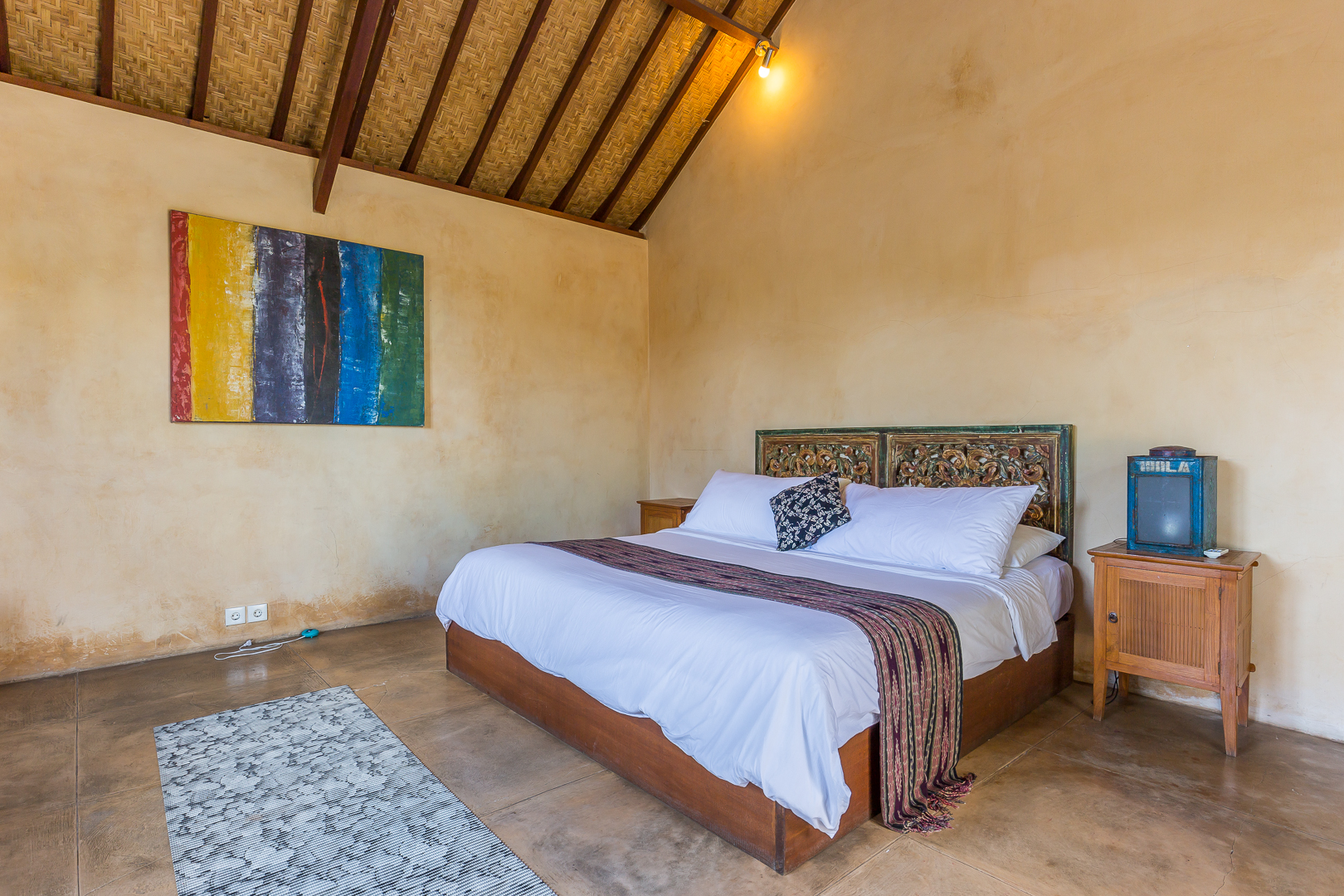 Second floor Bedroom with Queen Bed