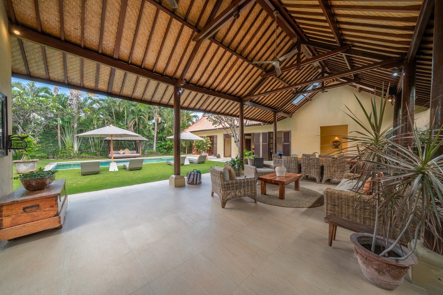 Dining area, Living room at Villa Rumi