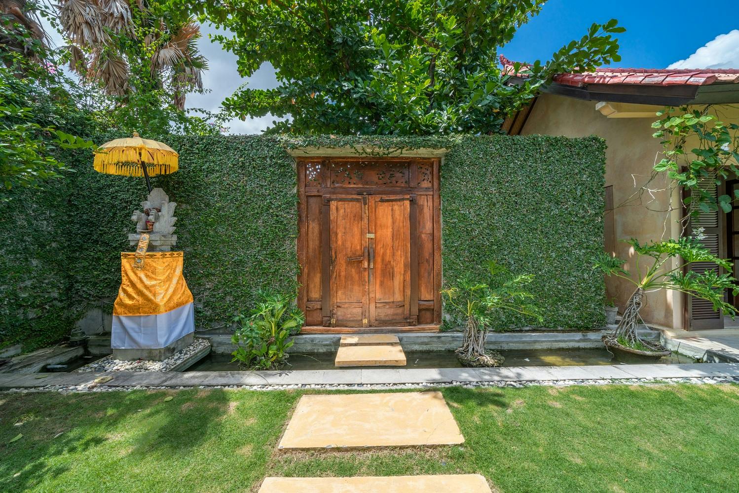 Entrance door Villa Rumi Bali
