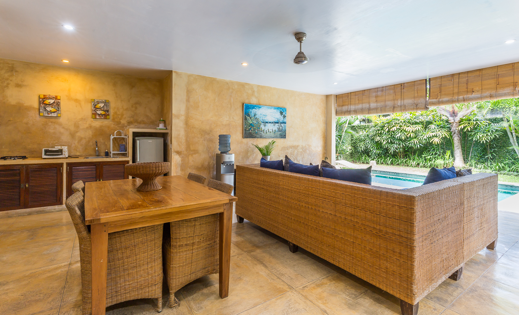 Kitchenette, kitchen, and Living room