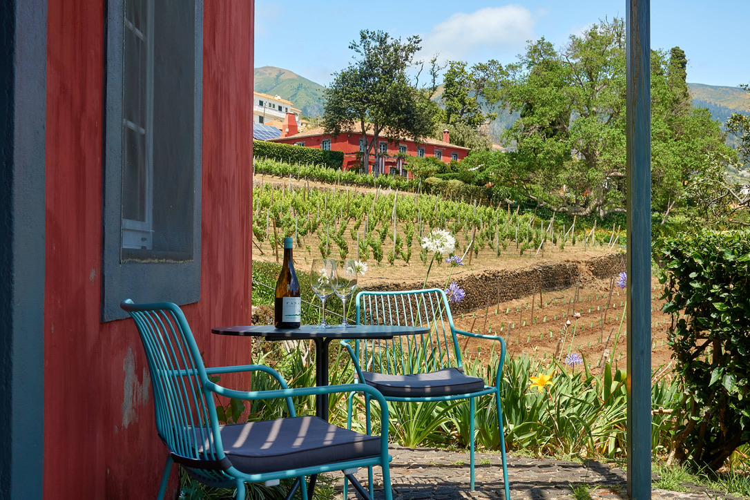 Example of ouside seating area of Mezanine Cottage Suite / Apartment Suite at Quinta das Vinahs.