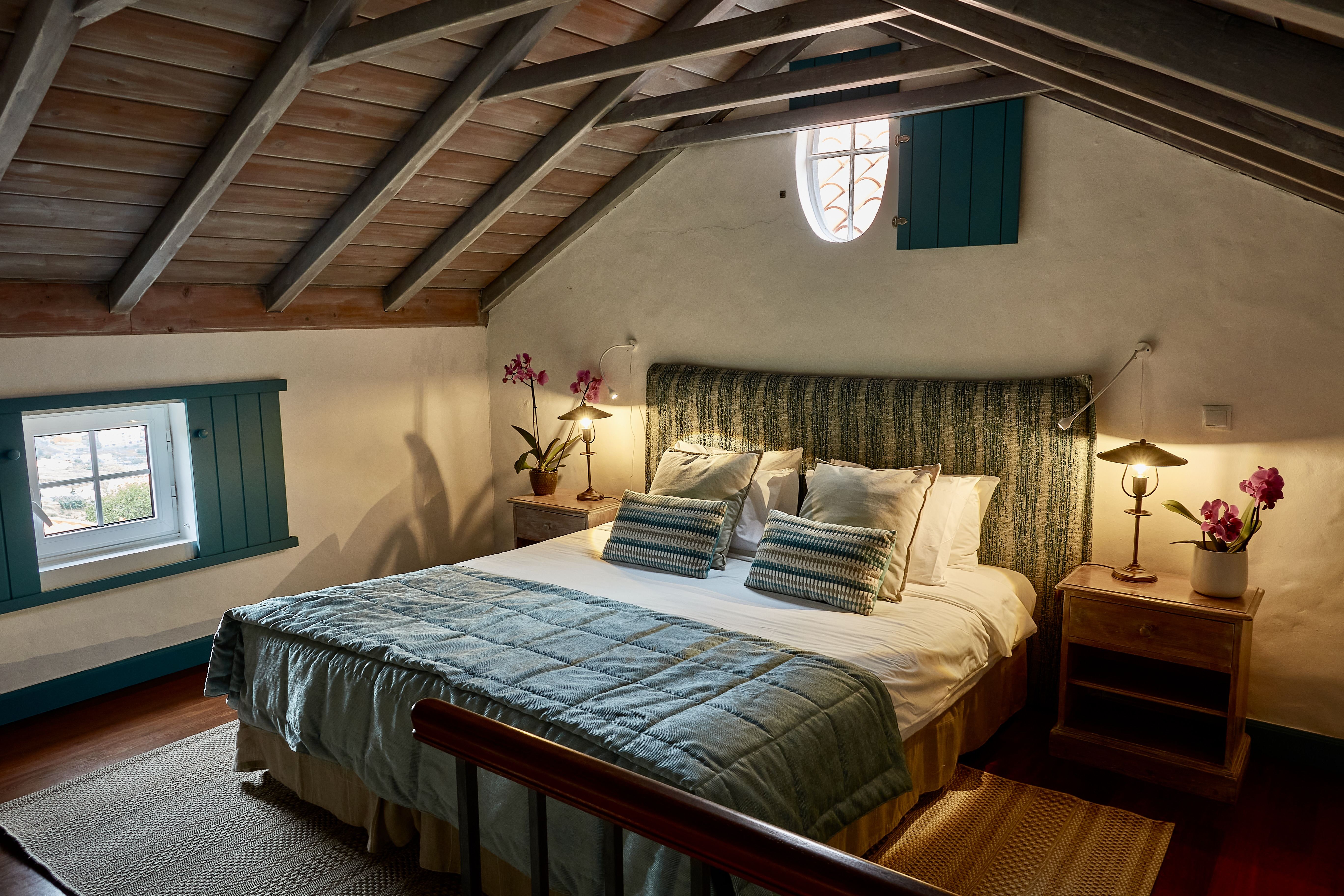 Upstairs bedroom in Mezanine Cottage Suite.