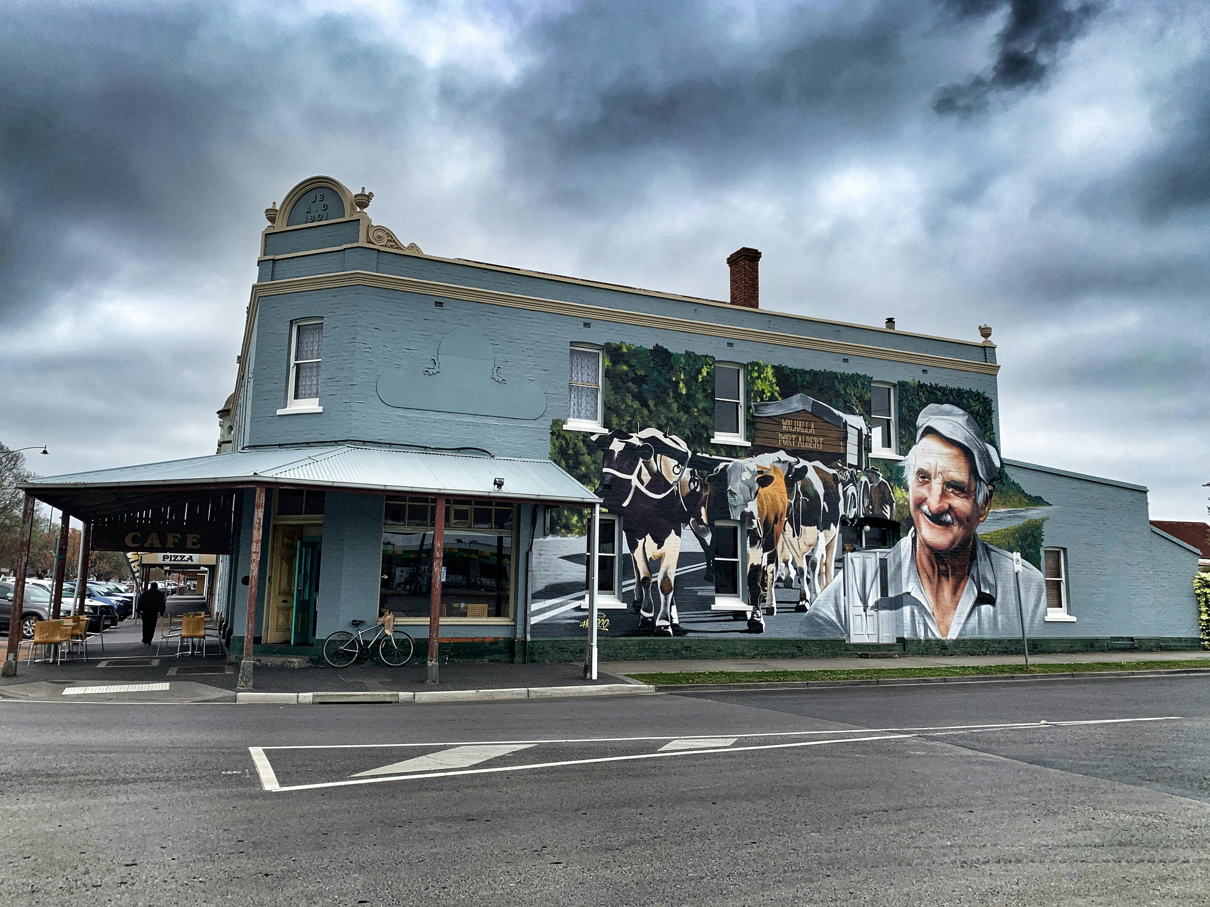 Heesco mural: The Federal Coffee Palace