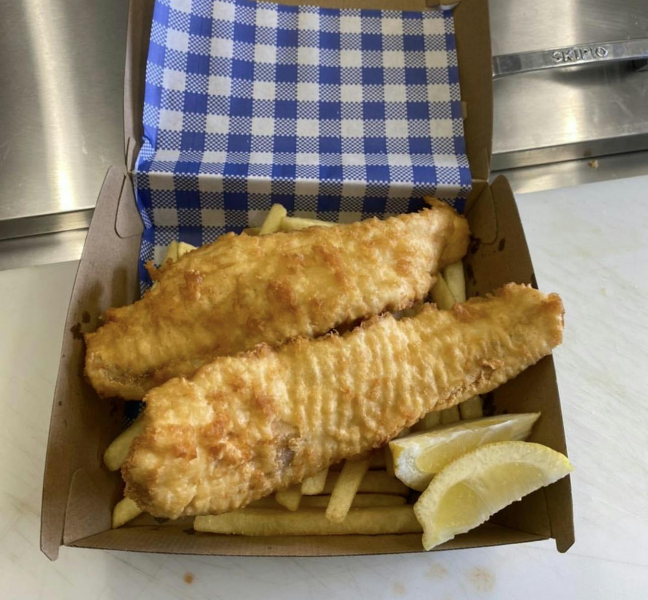 Port Albert Fresh Seafoods serve takeaway fish & chips too