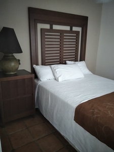 Triple pool close room