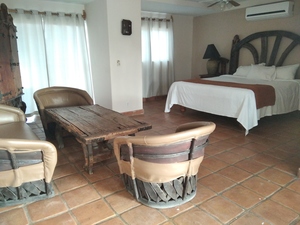 Single ocean front with king size bed