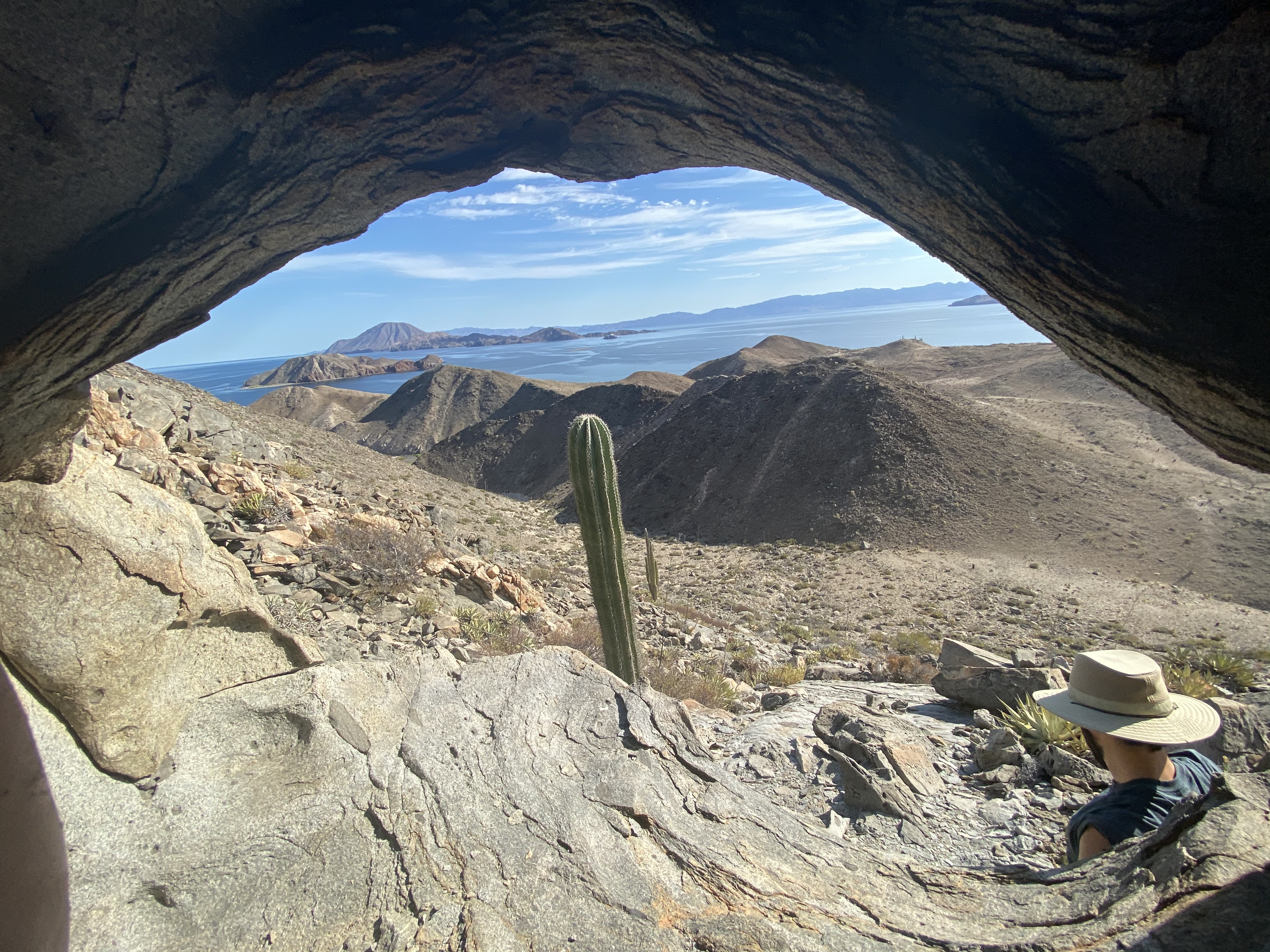 Vista de la montaña atrás del pueblo