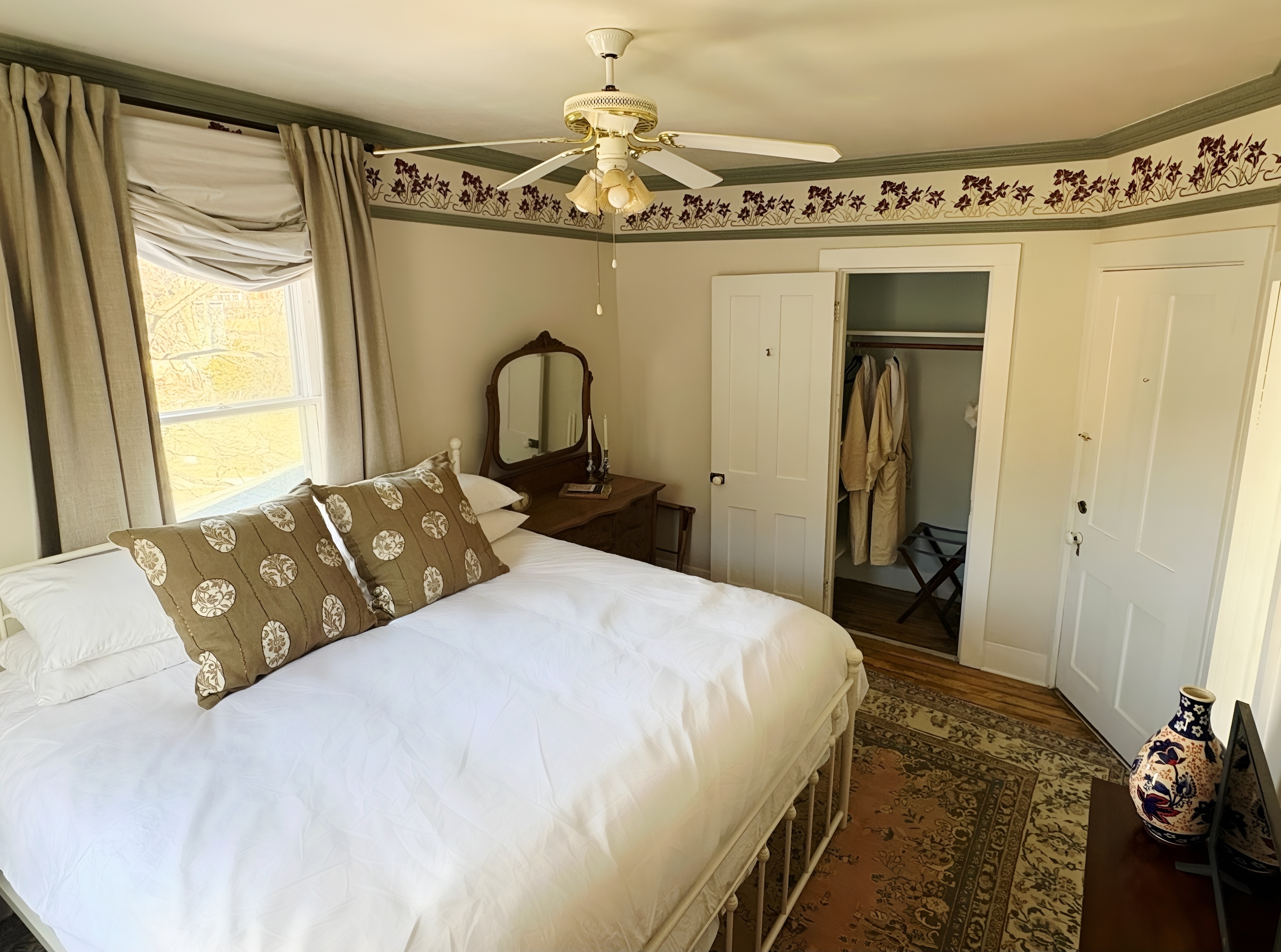 Candance Wheeler Room at Avery House in Galena