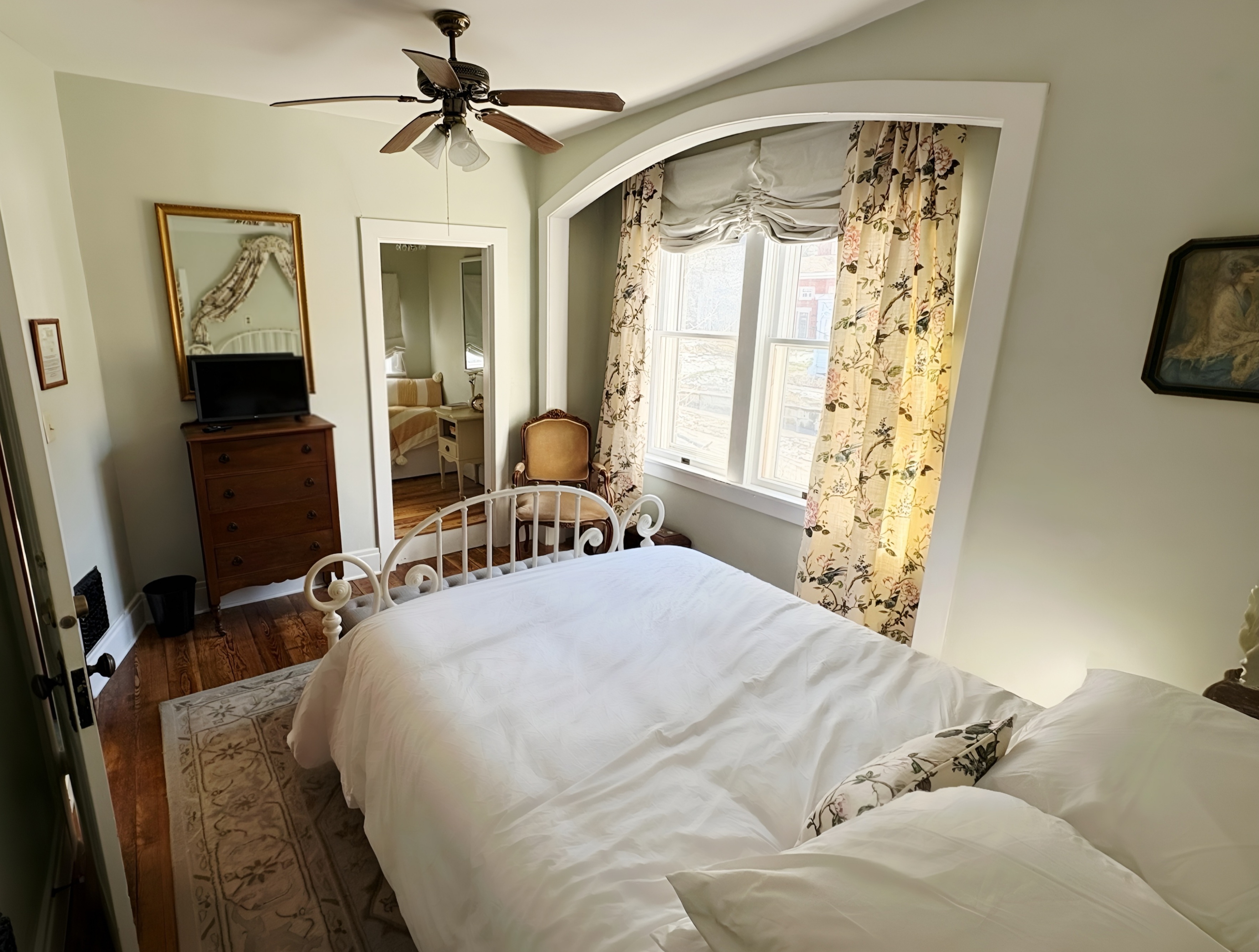 Elsie de Wolfe Room at Avery House in Galena