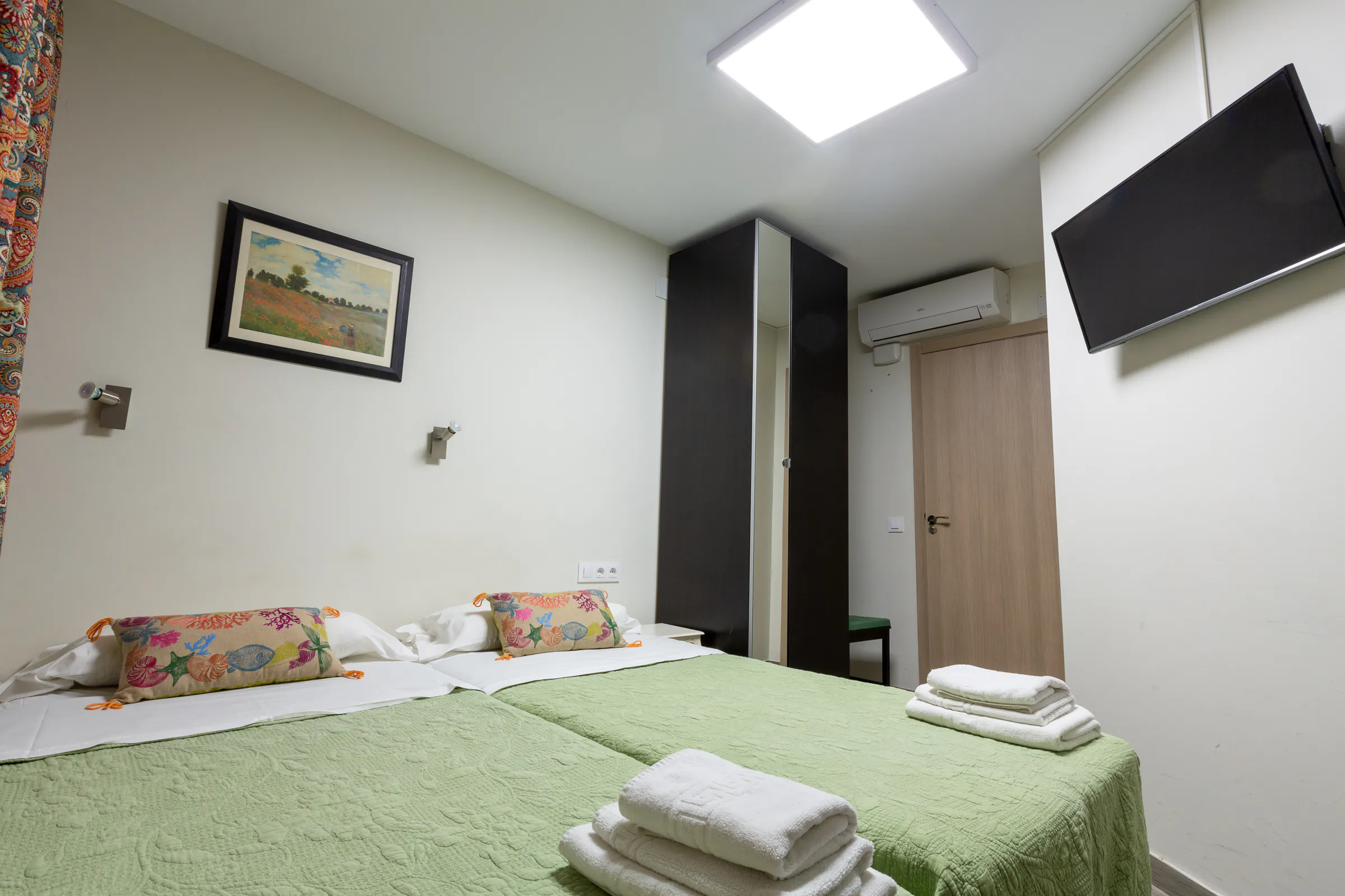 Double Room With Private Bathroom Hostal Liwi