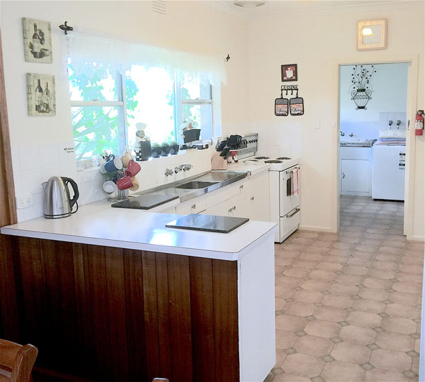 Admurraya House Rutherglen Accommodation Kitchen