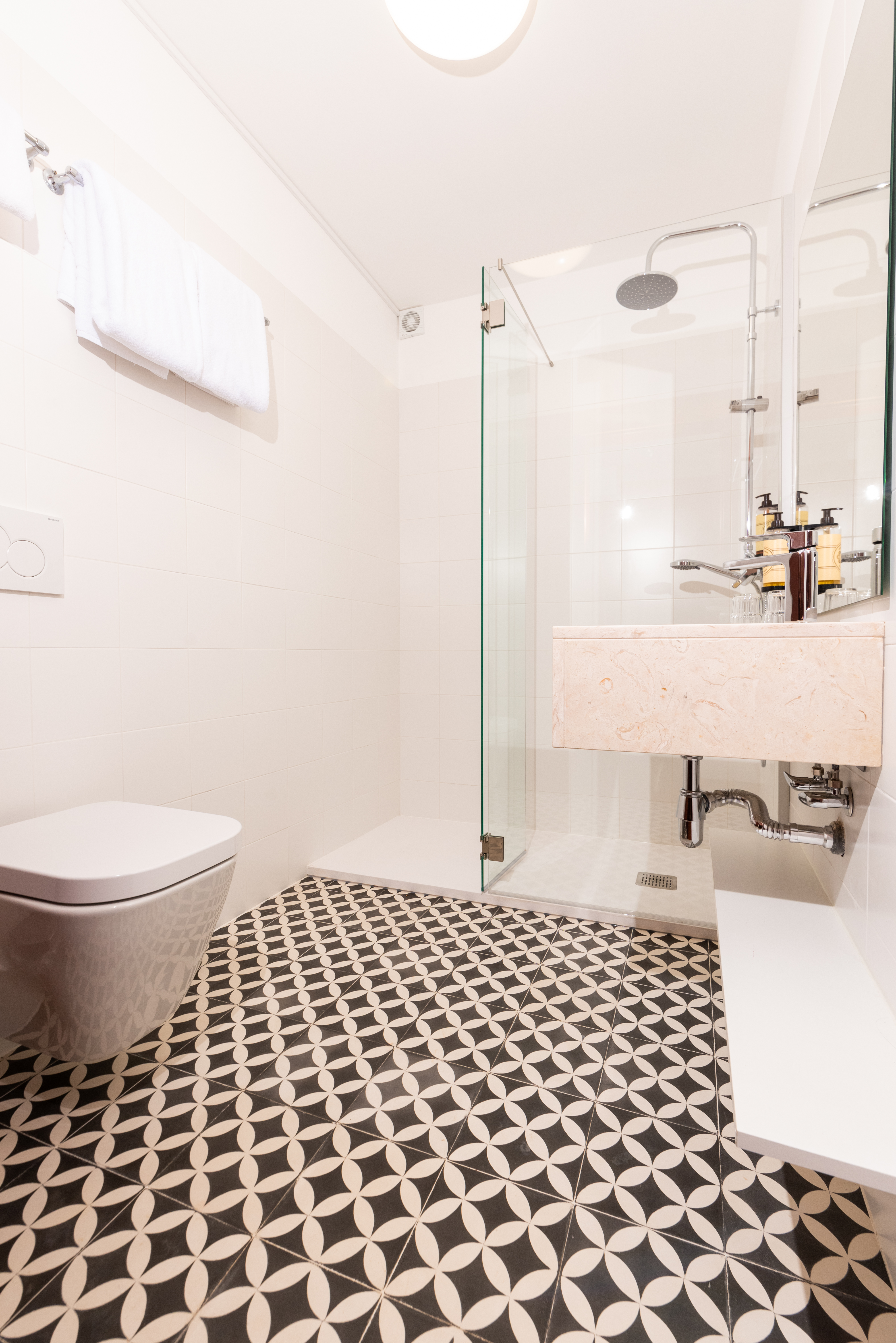 Bathroom - Mountain Family room