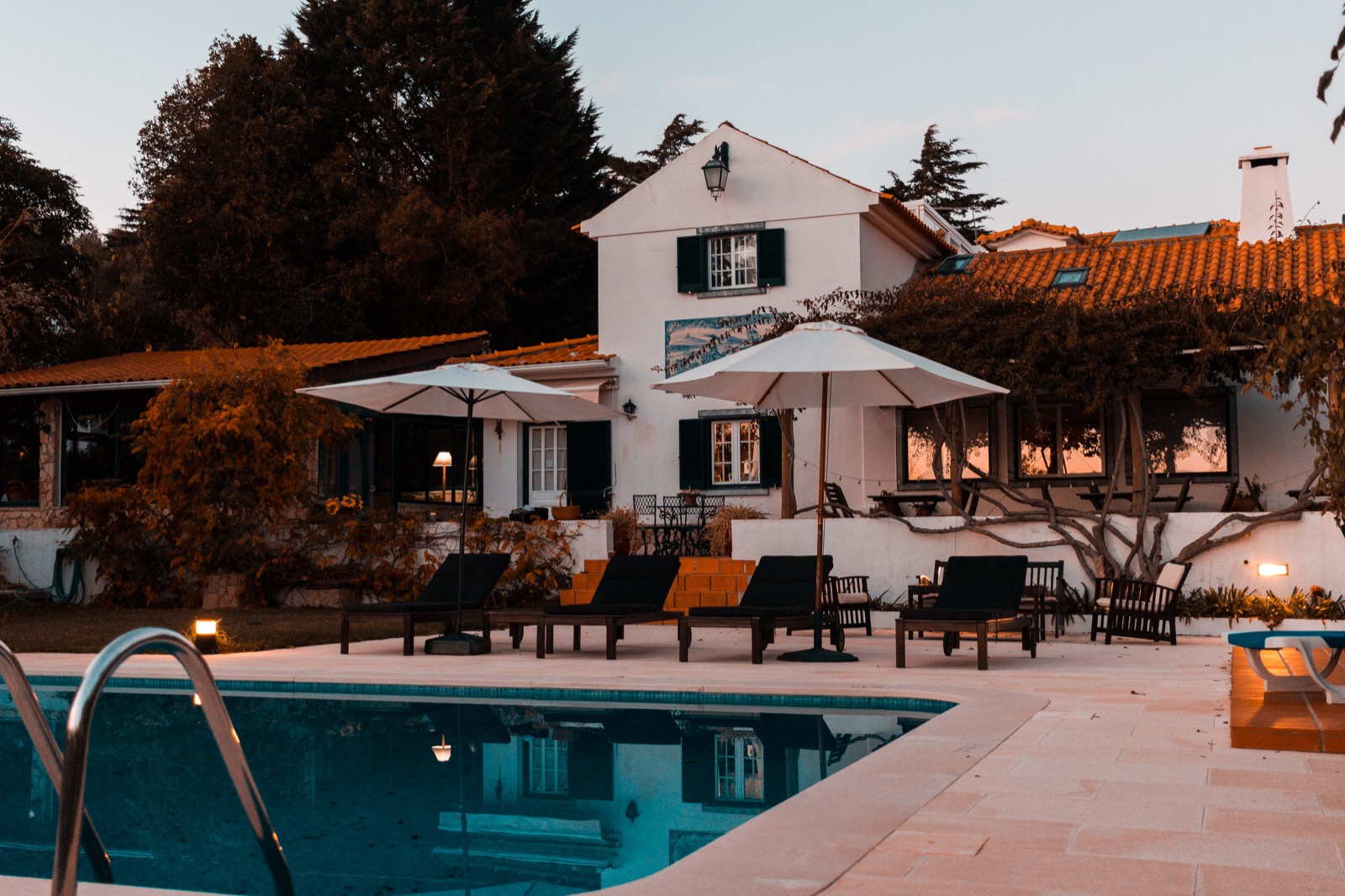 Pool and breakfast area