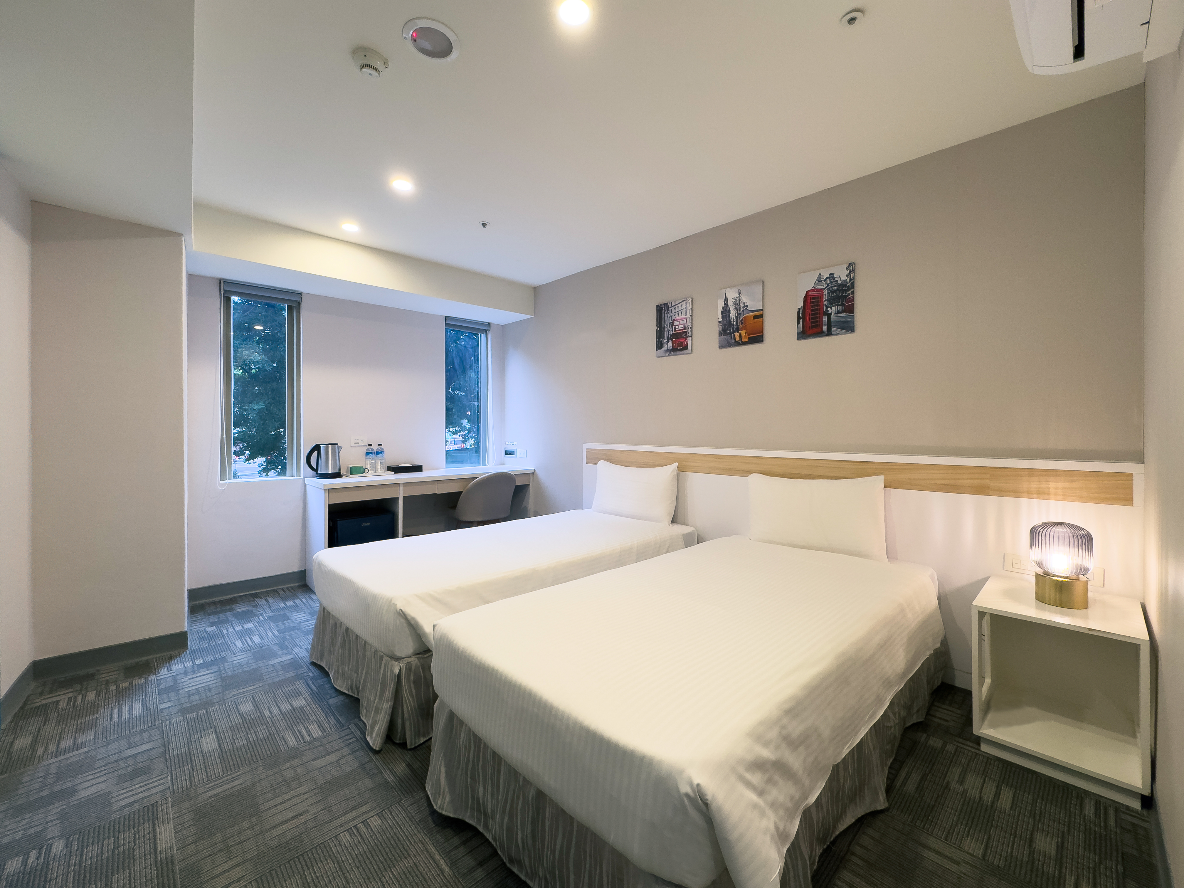 Deluxe Twin Room at LUMOS INN Taipei