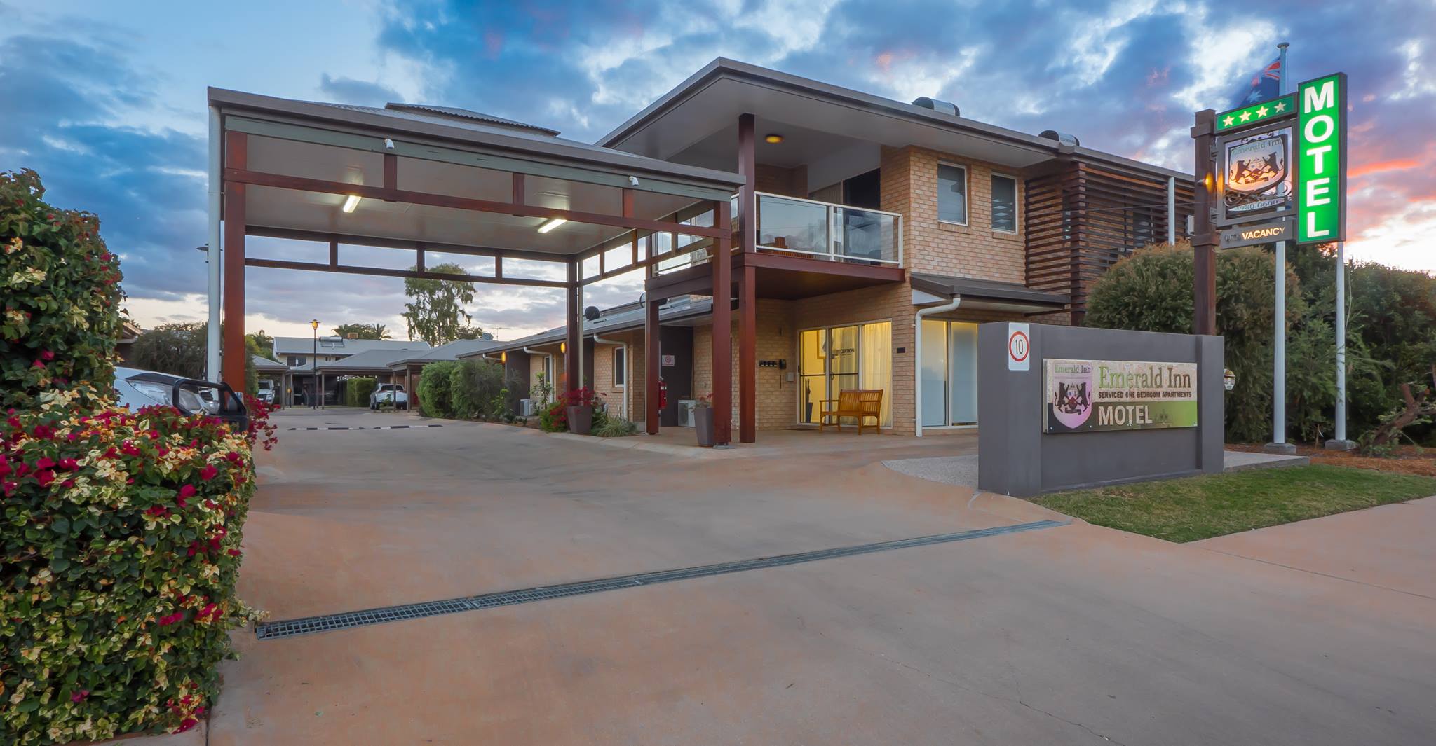 Emerald Inn Motel : Emerald Inn by Travellers Avis, Prix & Photos 2025 ...