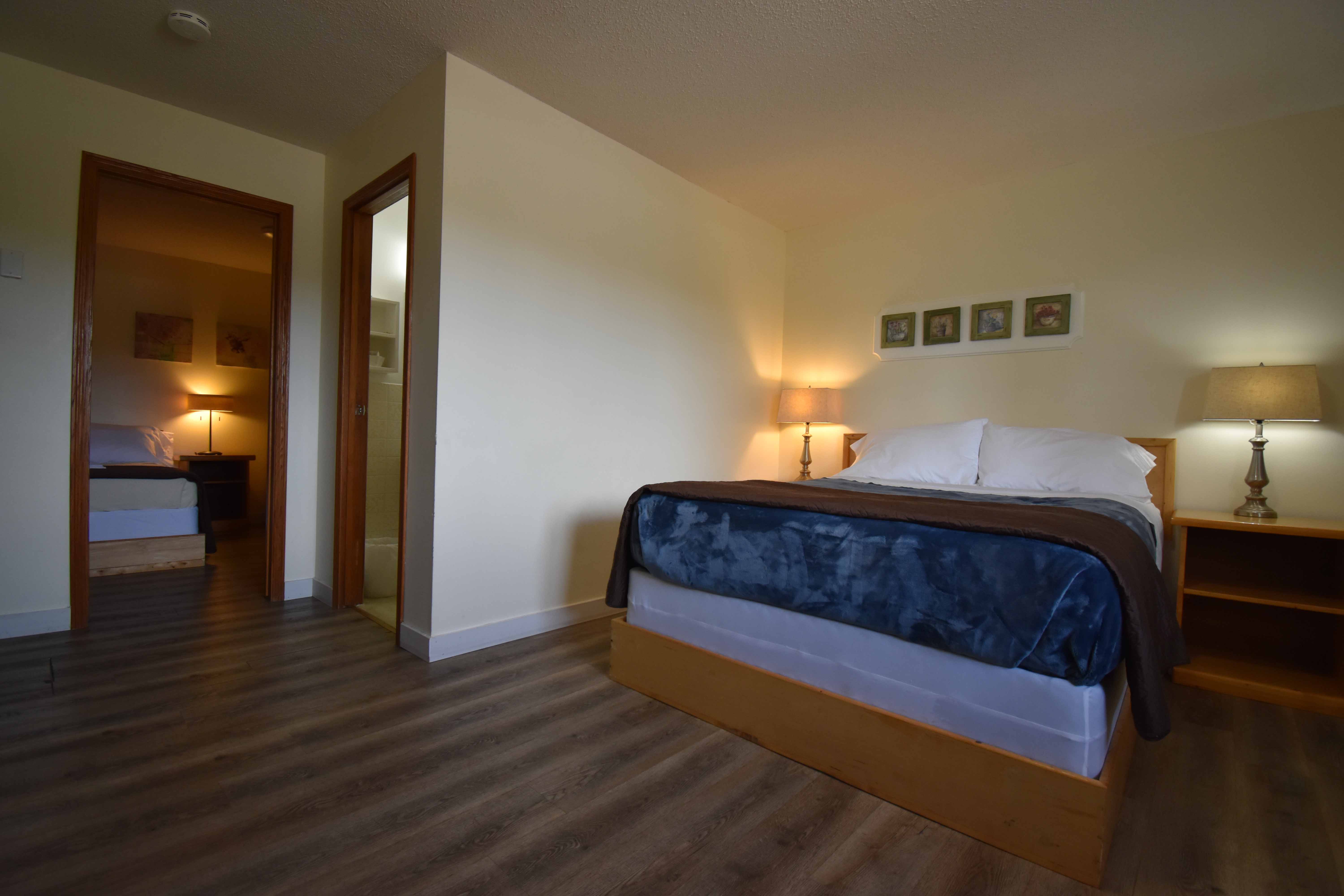 2 Bedroom Family Room - 1 Queen Bed and 2 Double Beds