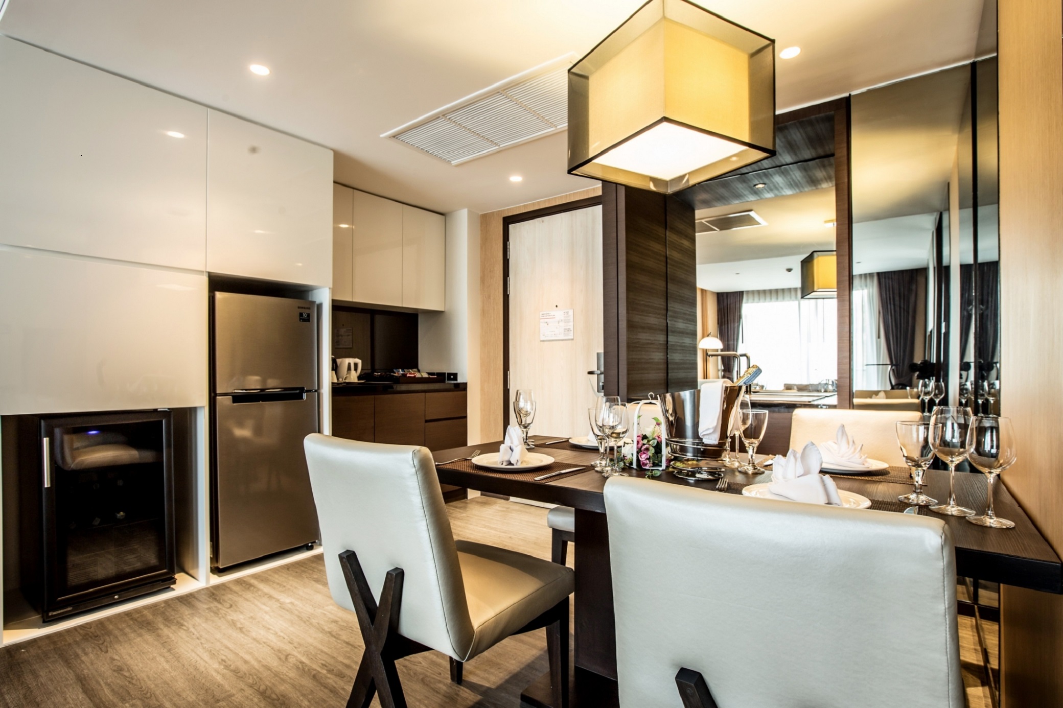 Deluxe Suite Dinning Area