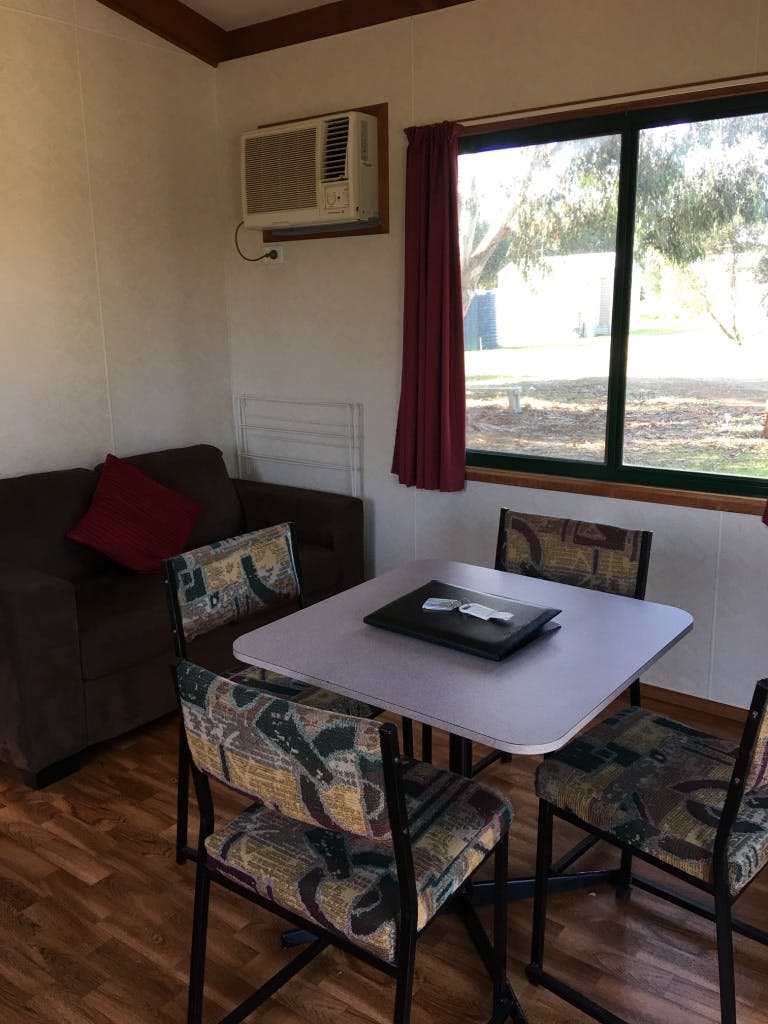 1 Bedroom Cabin dining /lounge