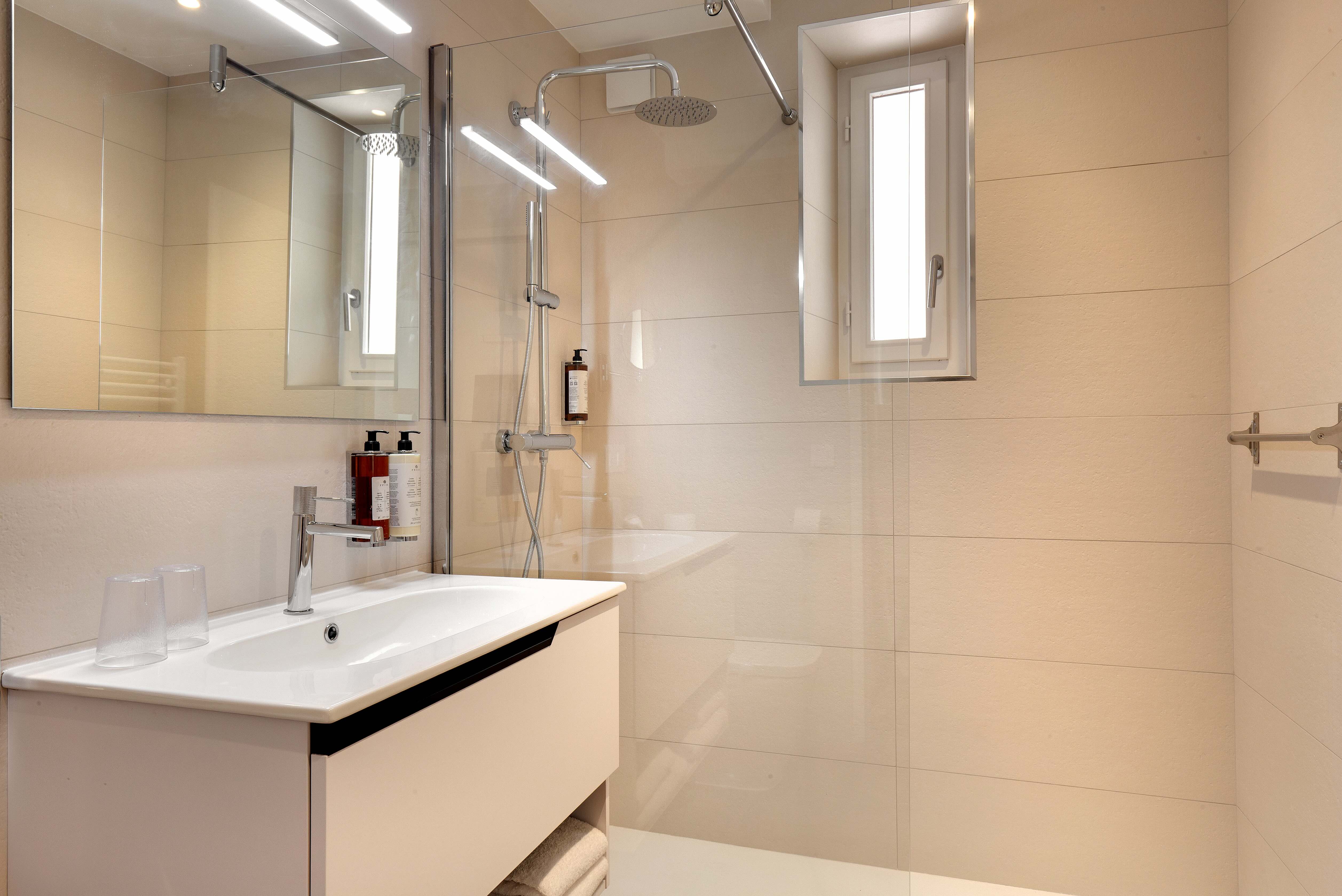 Salle de bain de l'appartement Saint-Elme à Collioure