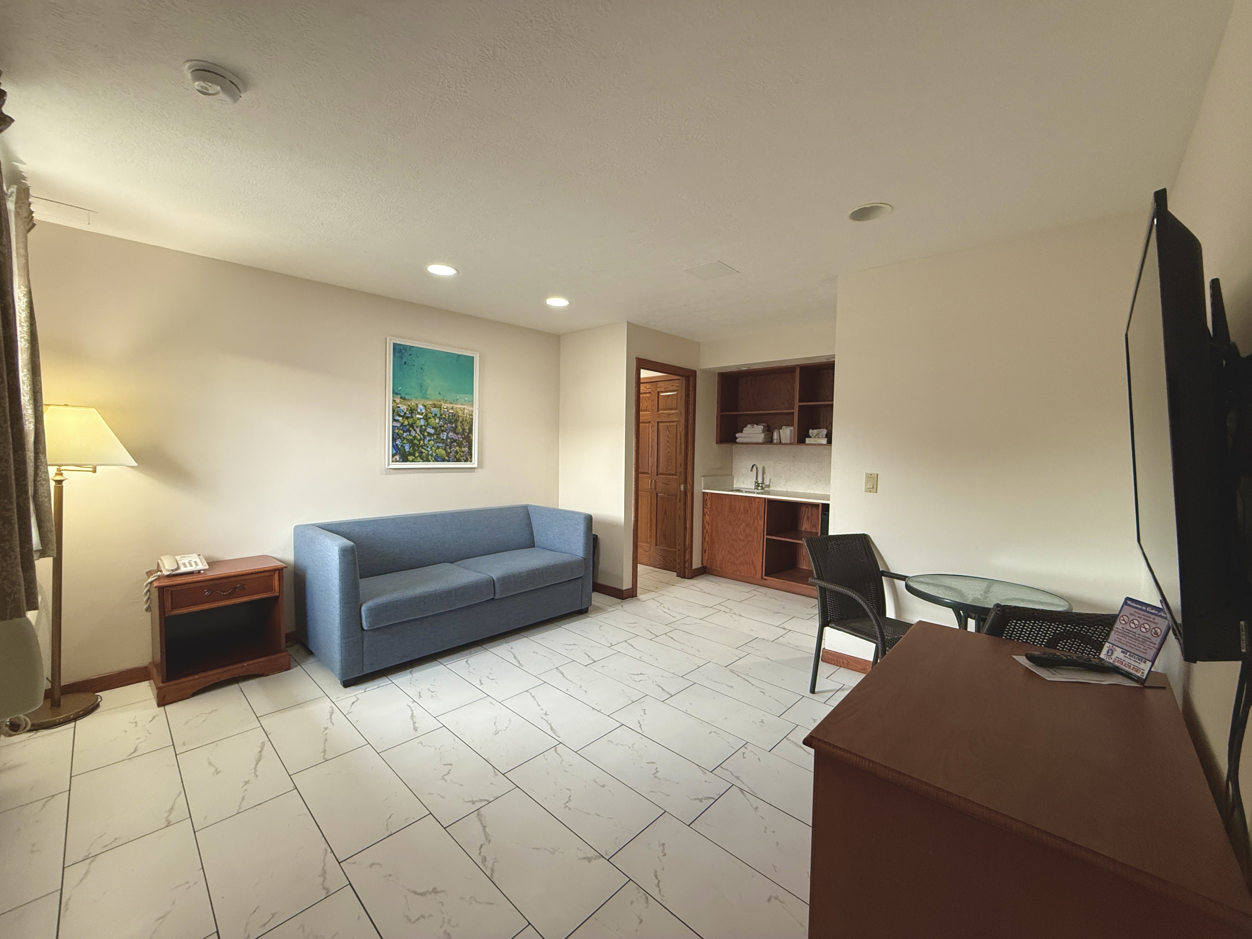 Suite with pull out sofa, kitchenette, dinning table. comfortable spacious room at South Shore Inn in Sandusky