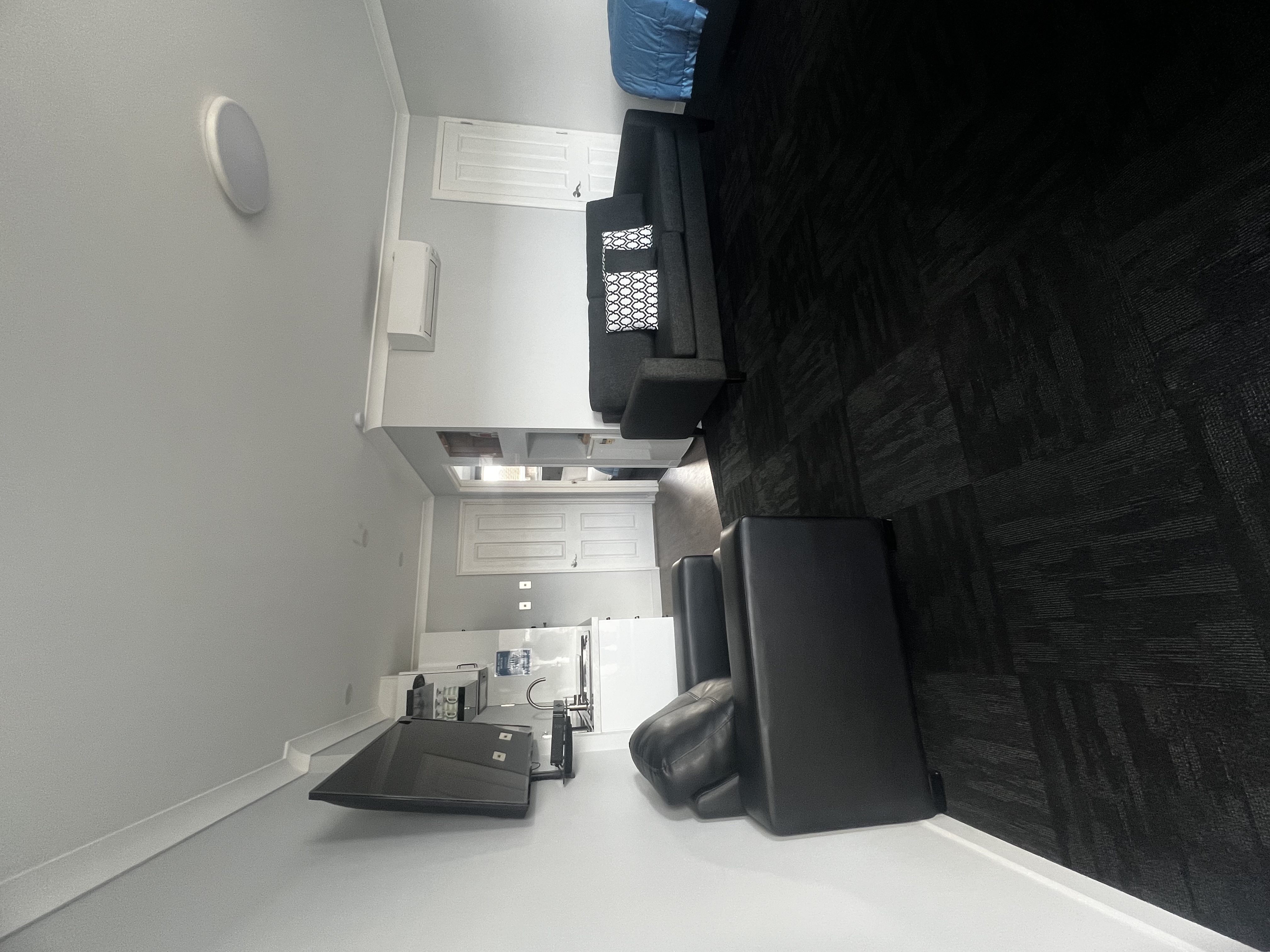 Executive Room lounge / kitchen