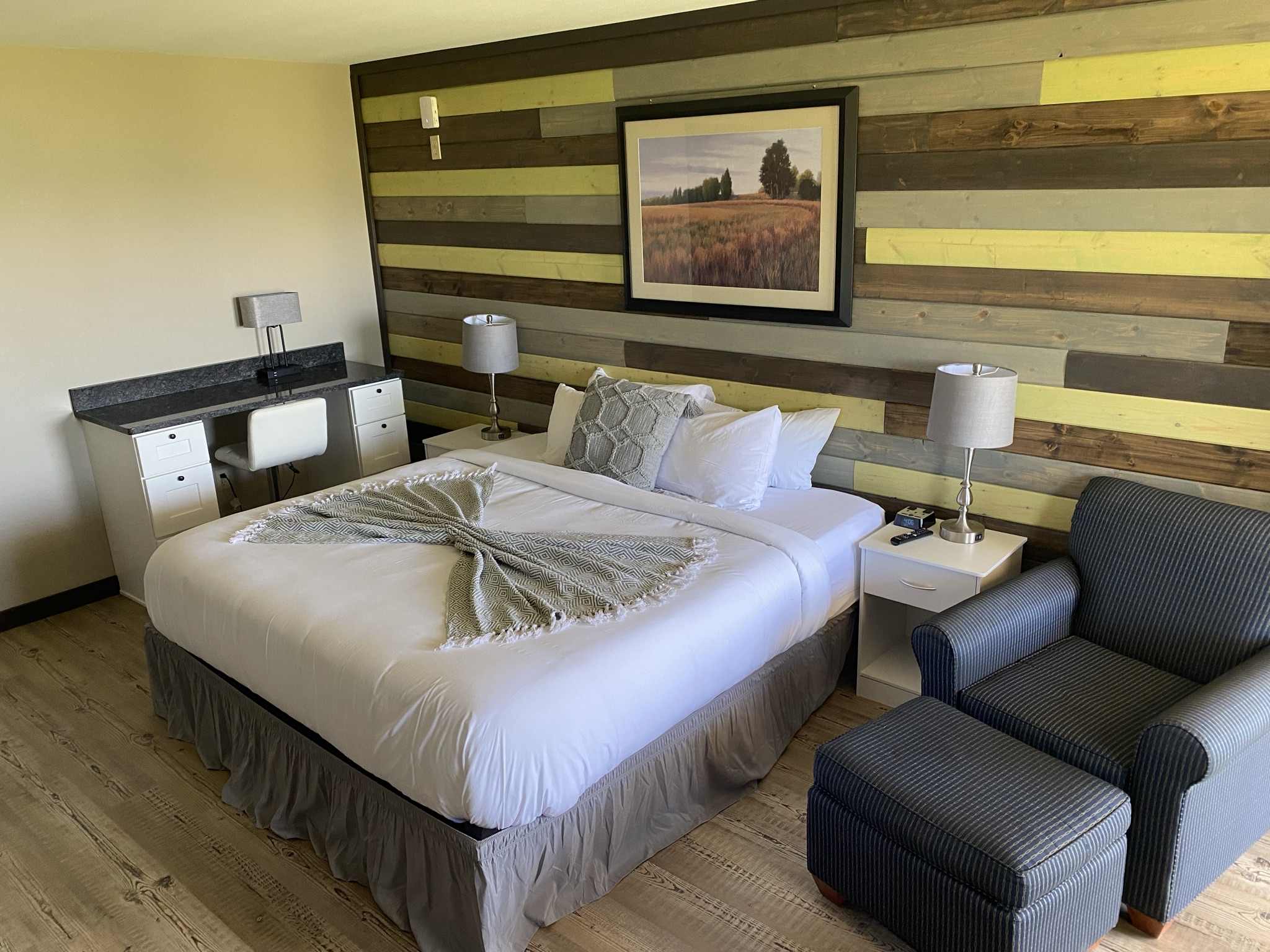 Lake-View Single Queen