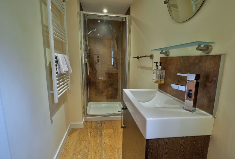 Ensuite Shower Room - Riverside Lodges in Ripon