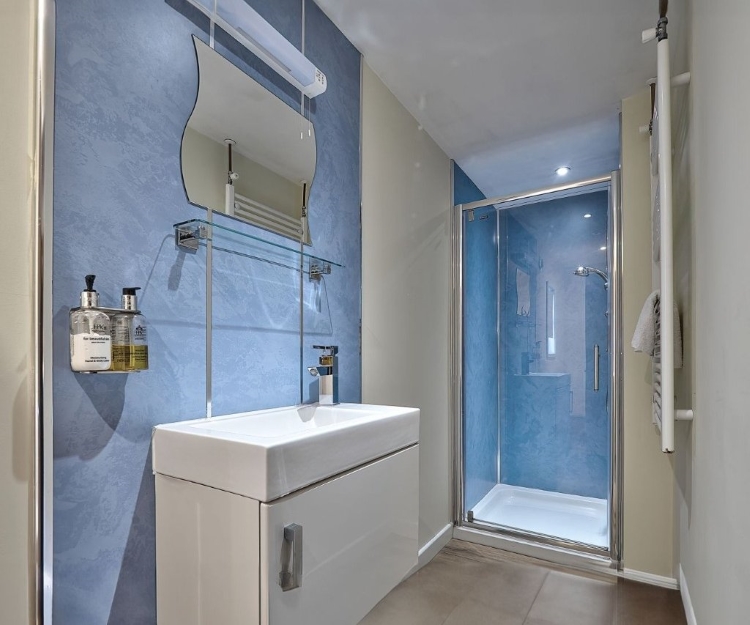Ensuite Shower Room - Riverside Lodges in Ripon