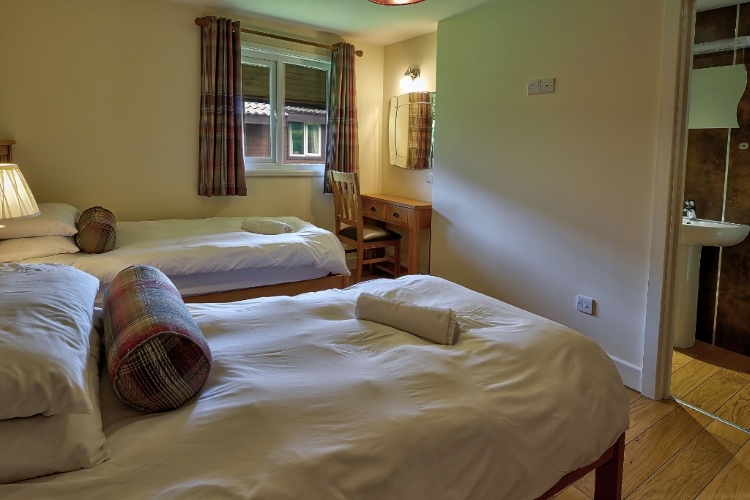 Twin Bedroom - Riverside Lodges in Ripon