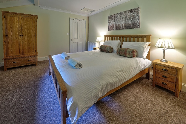 Master Bedroom - Riverside Lodges in Ripon