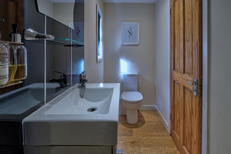 Ensuite Shower Room - Riverside Lodges in Ripon