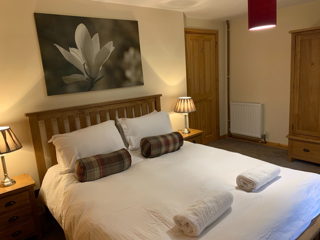 Master Bedroom - Riverside Lodges in Ripon