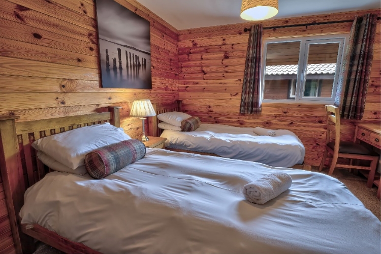 Twin Bedroom - Riverside Lodges in Ripon