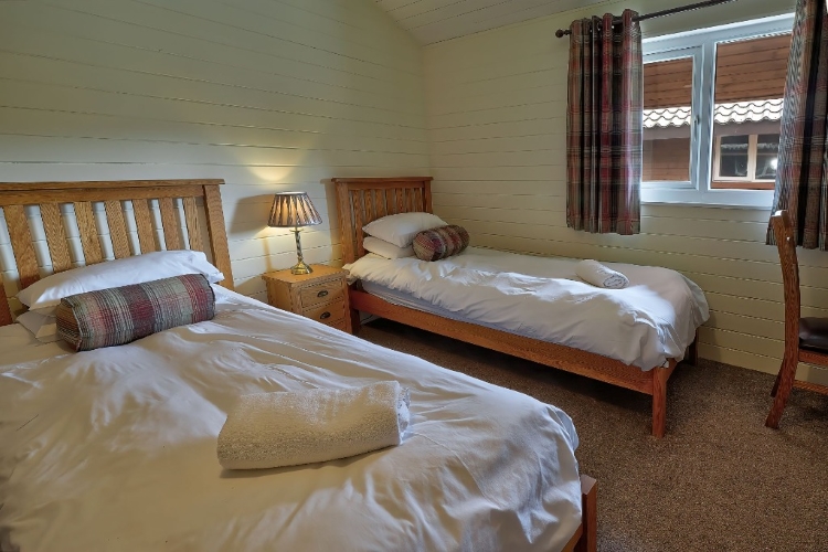 Twin Bedroom - Riverside Lodges in Ripon