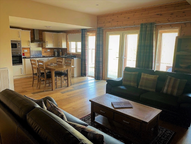 Kitchen and Dining Area, Studley Lodge at Riverside Lodges in Ripon