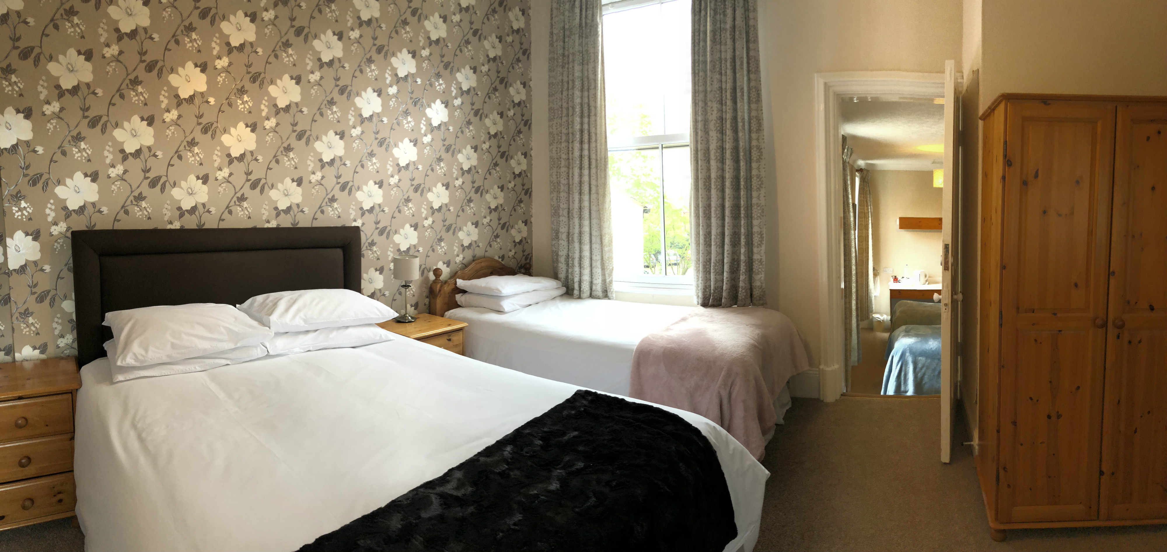 Adjoining Suite Family Room Sleeps 5 The York Priory Bed