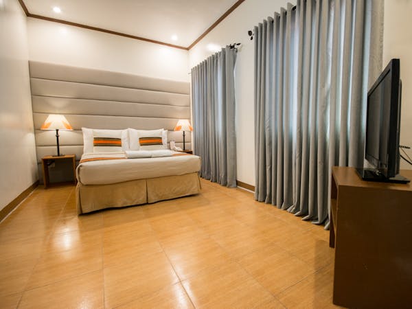 Standard Double Deluxe Room (1 Queen Bed)